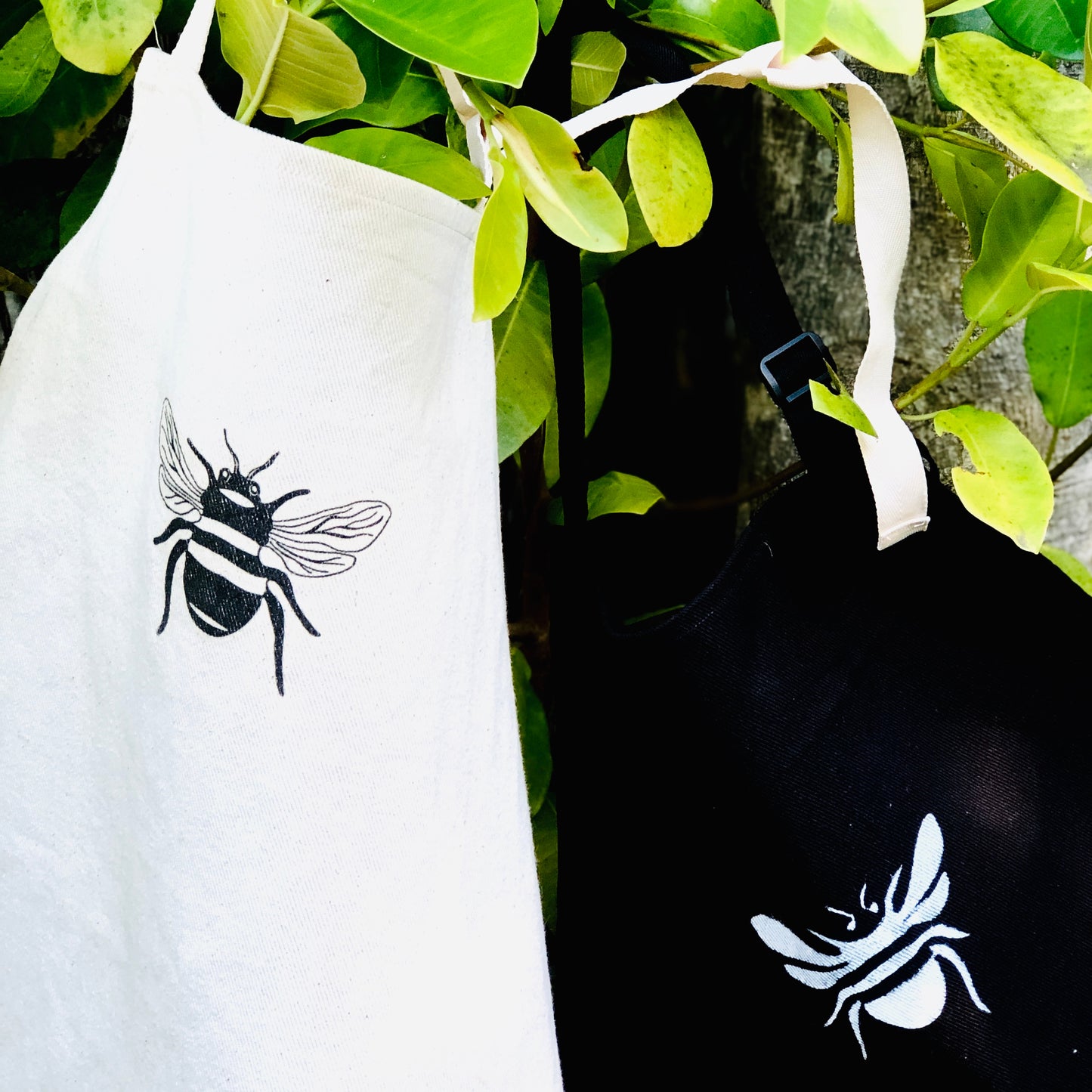 Bee Apron Natural