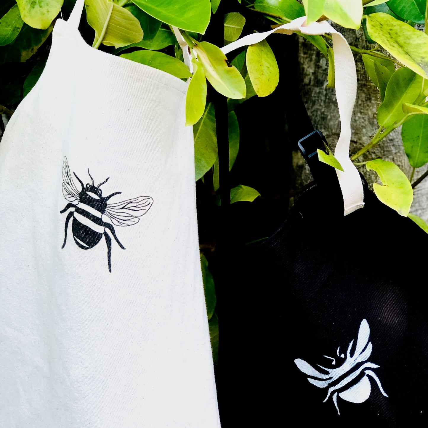 Bee Apron Black